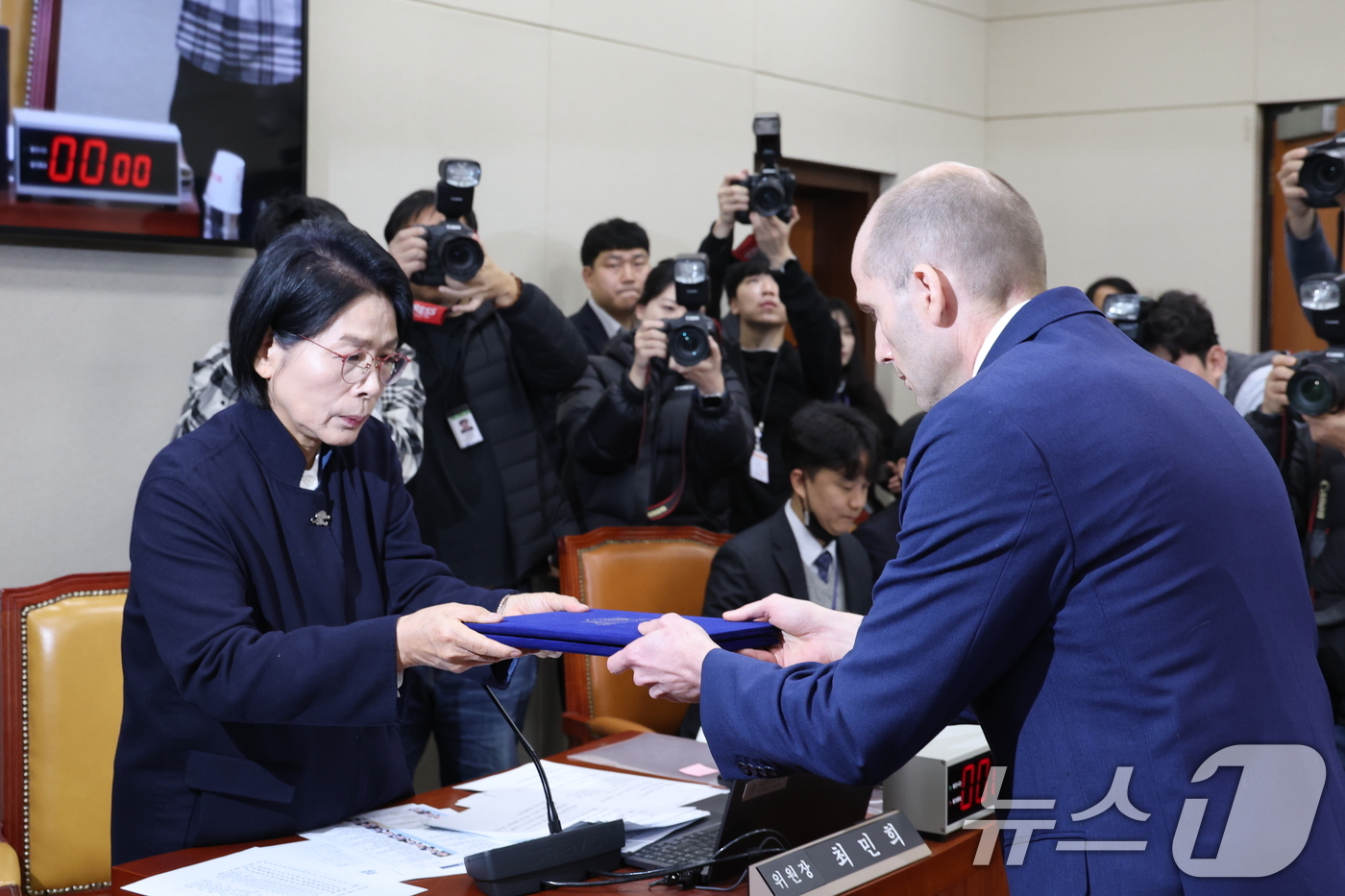 (서울=뉴스1) 이승배 기자 = 해롤드 로저스 쿠팡 대표이사가 30일 서울 여의도 국회에서 열린 제430회국회(임시회) 쿠팡 침해사고 및 개인정보 유출, 불공정 거래, 노동환경 실 …