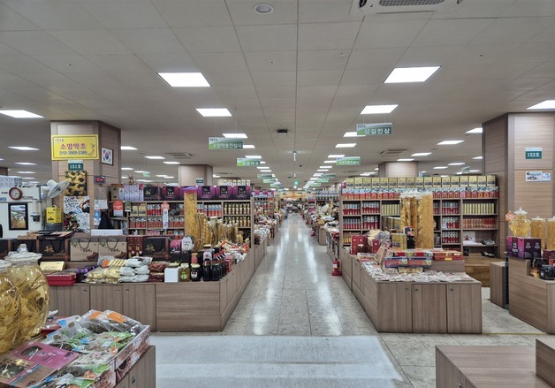 금산군, 인삼약초 전통시장 시설 개선…방문객 편의 증진