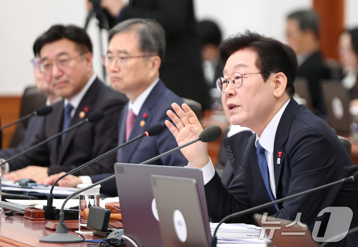 (서울=뉴스1) 허경 기자 = 이재명 대통령이 30일 청와대에서 열린 국무회의에서 발언하고 있다. 2025.12.30/뉴스1