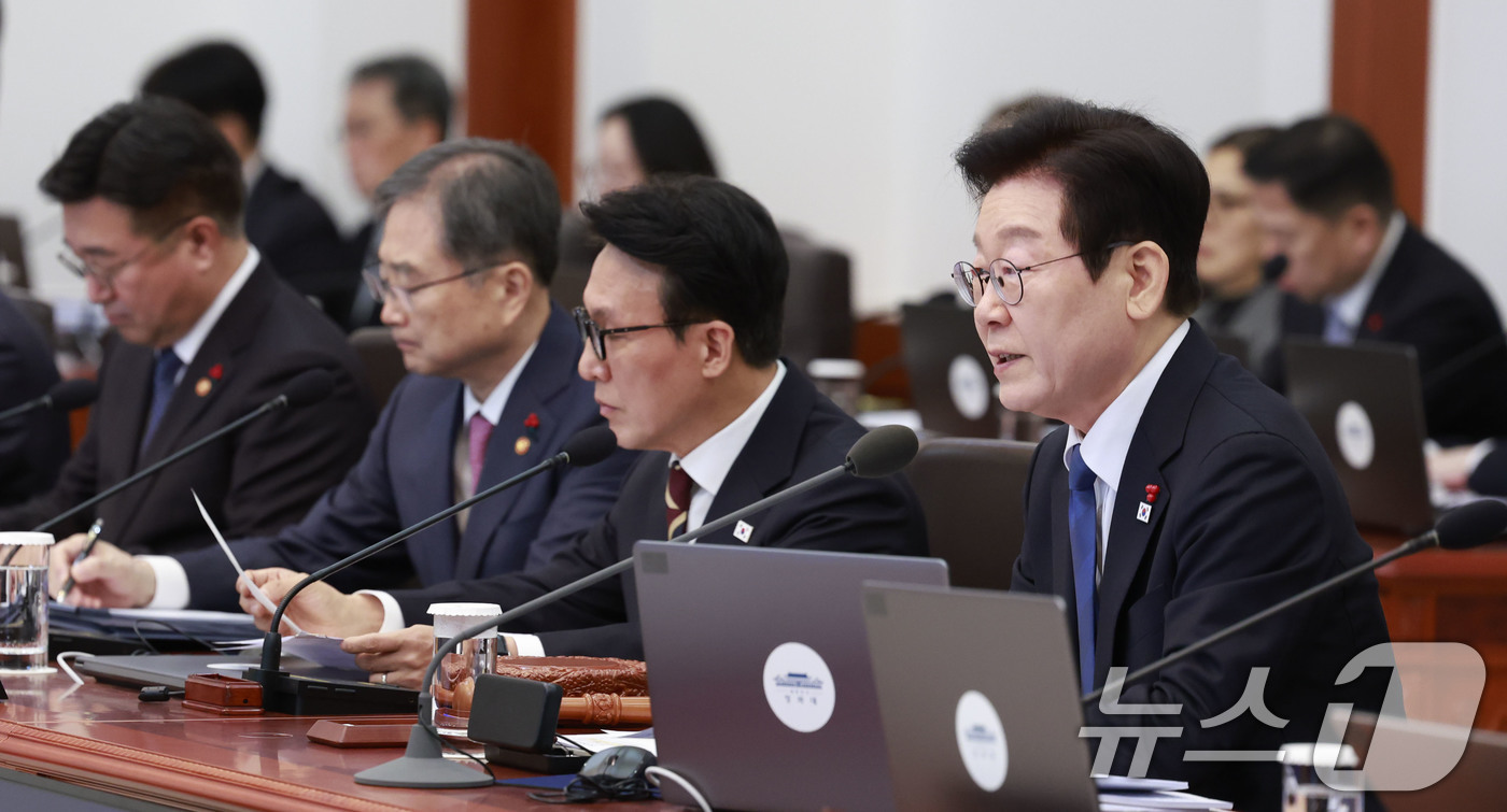 (서울=뉴스1) 허경 기자 = 이재명 대통령이 30일 청와대에서 열린 국무회의에서 발언하고 있다. (청와대통신사진기자단) 2025.12.30/뉴스1