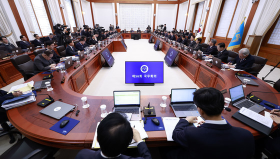 청와대에서 열린 제56회 국무회의
