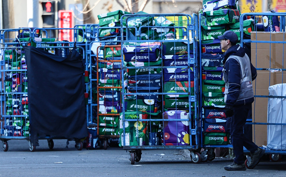 '쿠팡 사태 40일'…이용자 수 회복세에도 거래액은 감소
