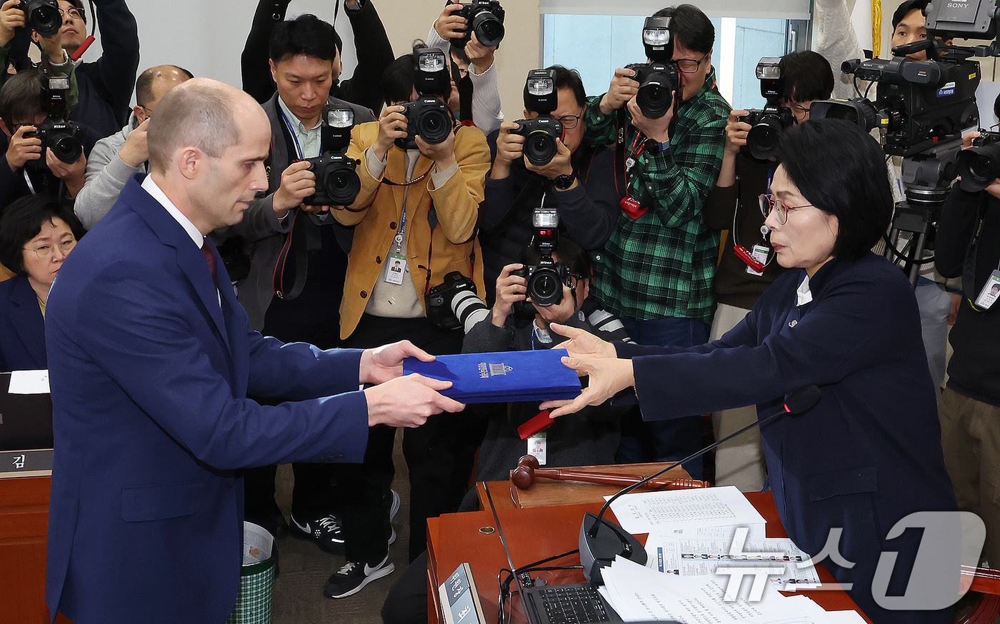 (서울=뉴스1) 장수영 기자 = 해롤드 로저스 쿠팡 대표이사가 30일 서울 여의도 국회에서 열린 제430회국회(임시회) 쿠팡 침해사고 및 개인정보 유출, 불공정 거래, 노동환경 실 …