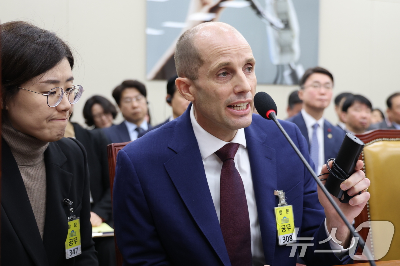 (서울=뉴스1) 이승배 기자 = 해롤드 로저스 쿠팡 대표이사가 30일 서울 여의도 국회에서 열린 제430회국회(임시회) 쿠팡 침해사고 및 개인정보 유출, 불공정 거래, 노동환경 실 …