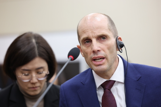 쿠팡 청문회 질문 답하는 해롤드 로저스 대표