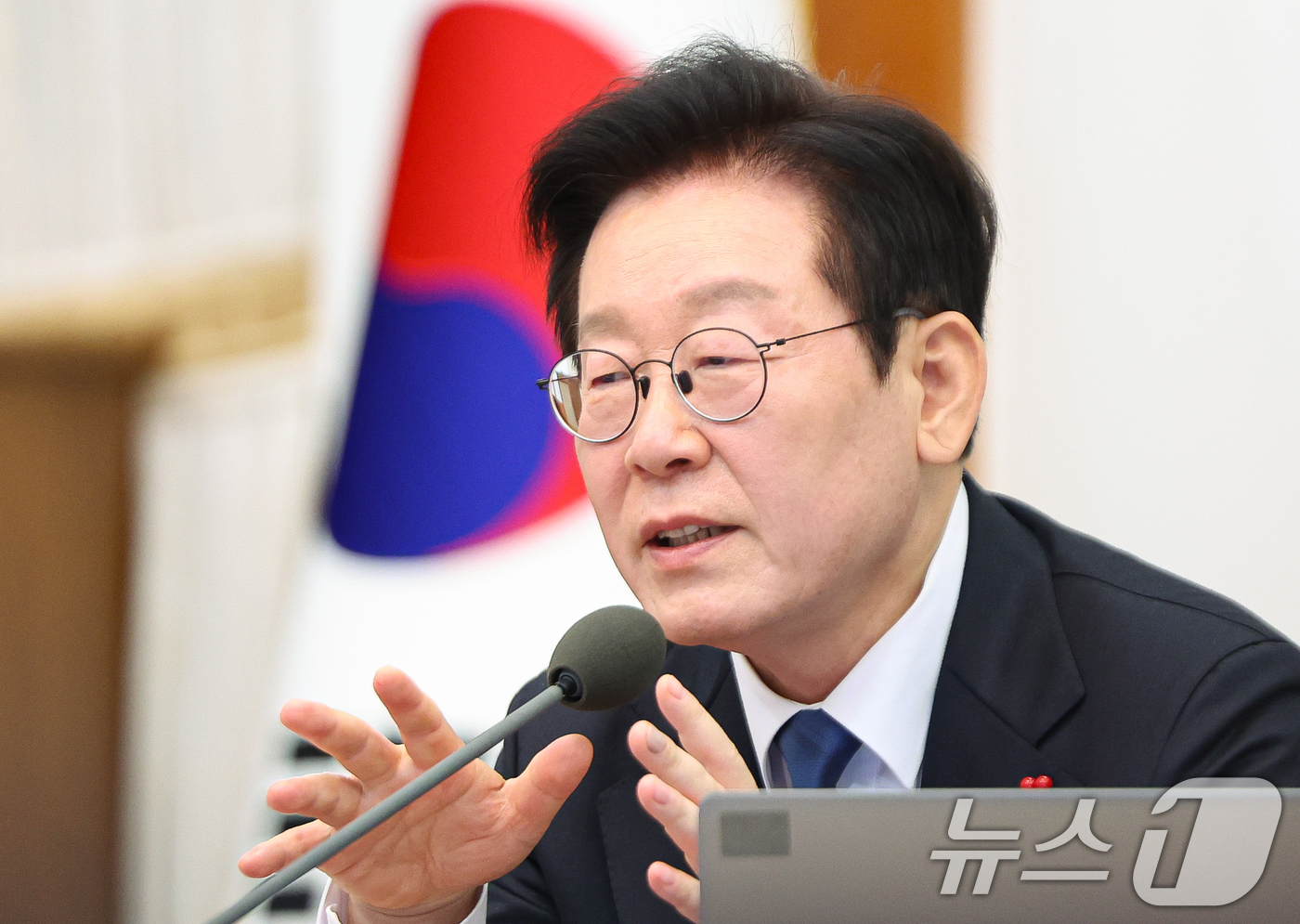 (서울=뉴스1) 허경 기자 = 이재명 대통령이 30일 청와대에서 열린 국무회의에서 발언을 하고 있다. 2025.12.30/뉴스1