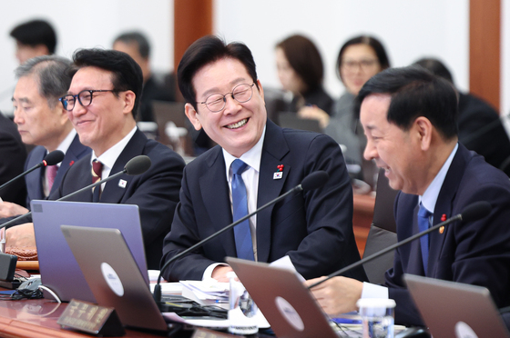 미소 짓는 이재명 대통령