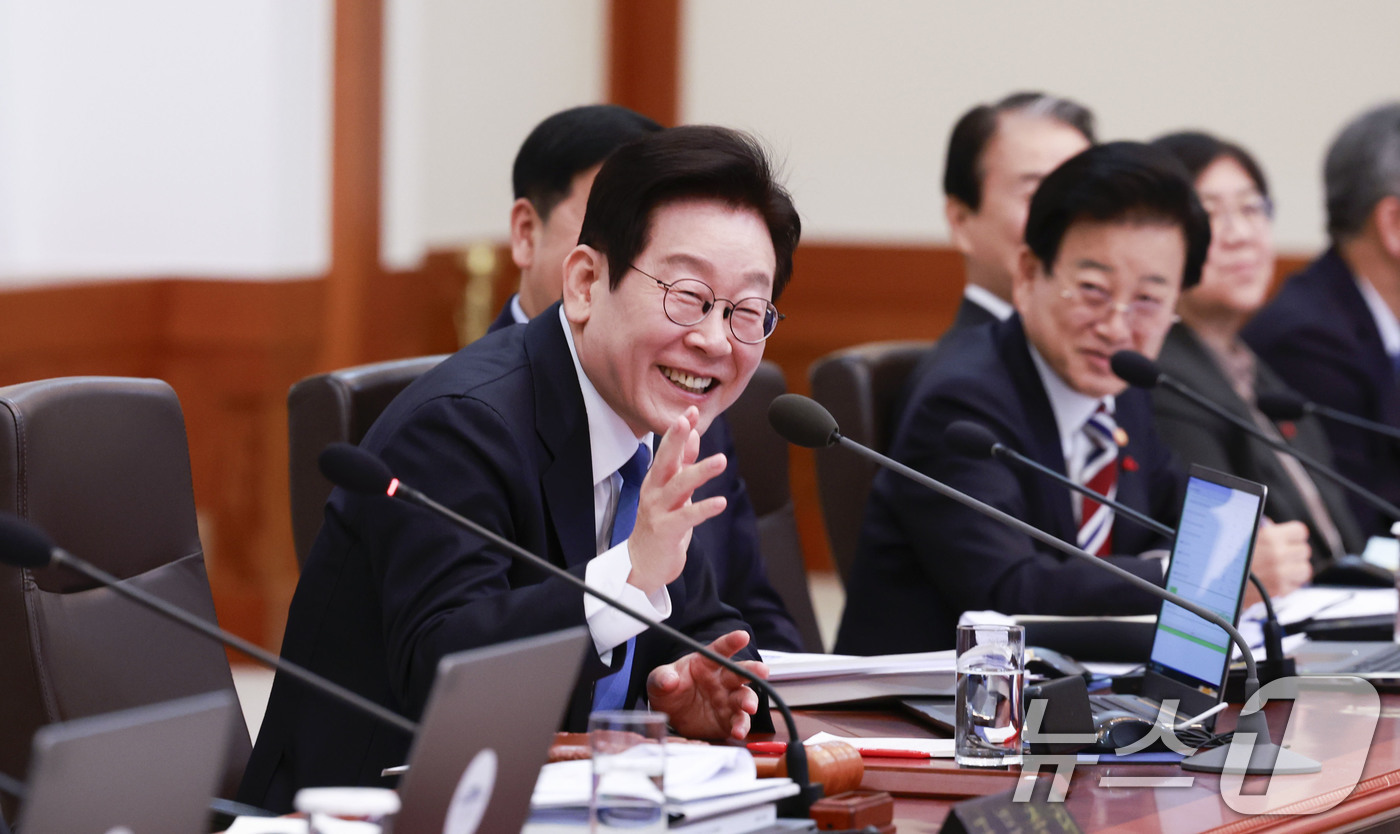 (서울=뉴스1) 허경 기자 = 이재명 대통령이 30일 청와대에서 열린 국무회의에서 발언하고 있다. (청와대통신사진기자단) 2025.12.30/뉴스1