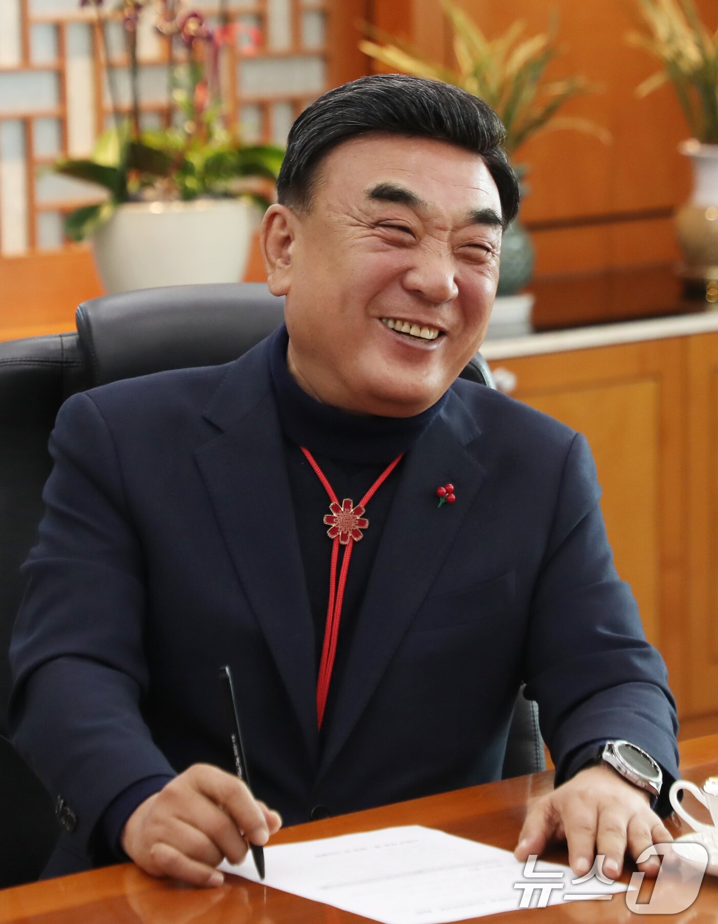 본문 이미지 - 김두겸 울산시장이 30일 시청 접견실에서 신년 인터뷰를 하고 있다. 2025.12.30/뉴스1 ⓒ News1 조민주 기자