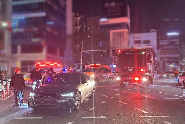부산서 음주운전 차량이 승용차 들이받아…1명 부상