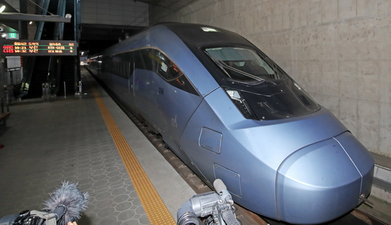 신해운대역에 도착하는 중앙선 KTX-이음 부전행 열차