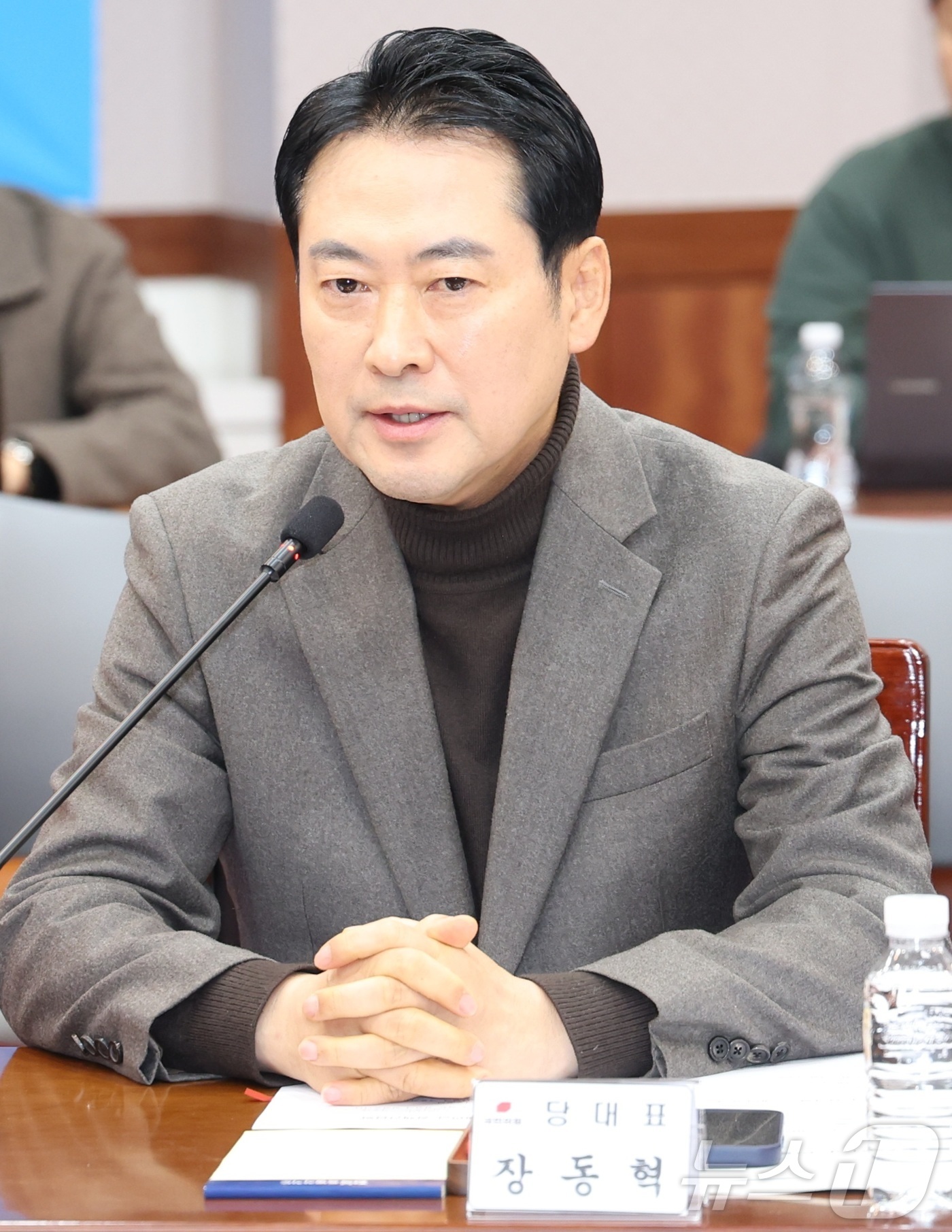 (김제=뉴스1) 유경석 기자 = 장동혁 국민의힘 대표가 30일 전북 김제시 새만금33센터에서 열린 국민의힘·전북특별자치도 정책간담회에 참석해 인사말을 하고 있다. 2025.12.3 …