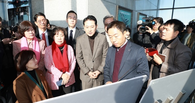 새만금33센터 전망대 라운딩하는 장동혁 대표