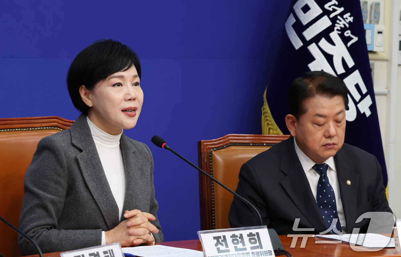 (서울=뉴스1) 장수영 기자 = 전현희 더불어민주당 3대특검종합대응특위 총괄위원장이 30일 오전 서울 여의도 국회에서 열린 기자간담회에서 발언하고 있다. 2025.12.30/뉴스1 …