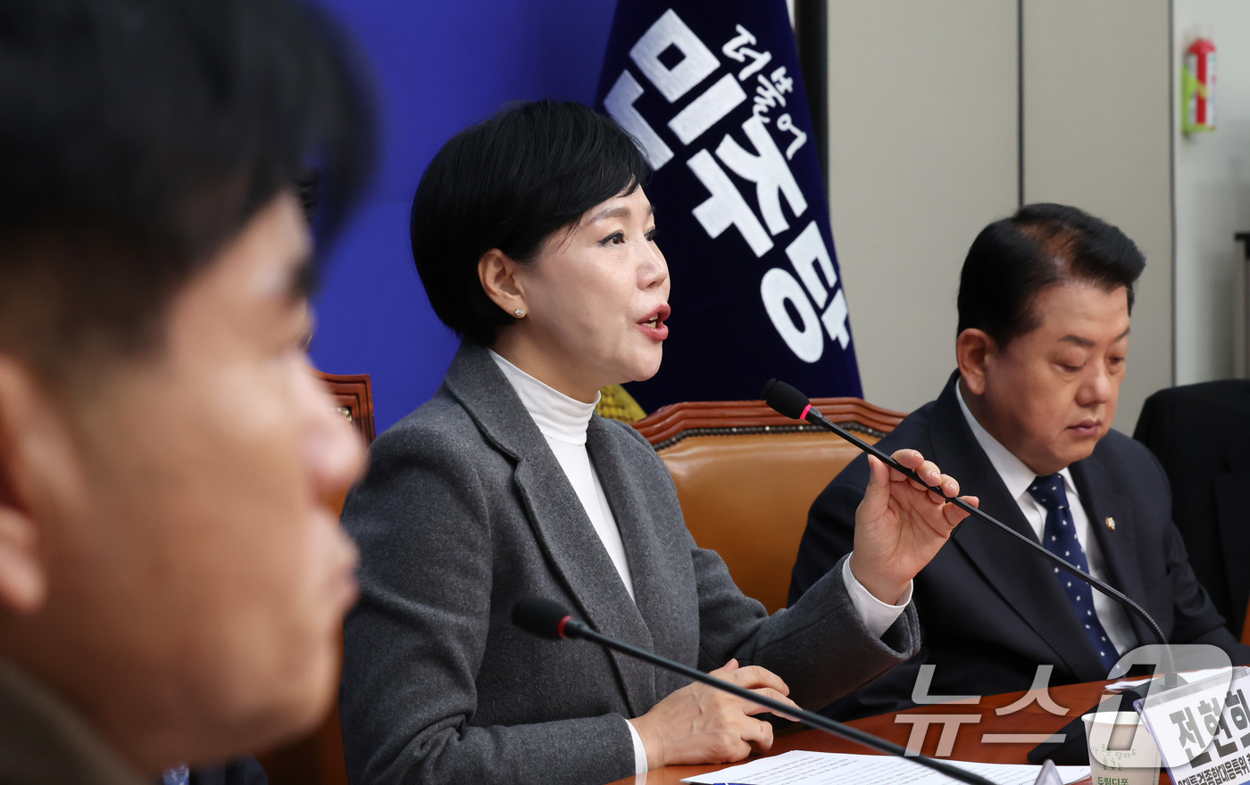 (서울=뉴스1) 장수영 기자 = 전현희 더불어민주당 3대특검종합대응특위 총괄위원장이 30일 오전 서울 여의도 국회에서 열린 기자간담회에서 발언하고 있다. 2025.12.30/뉴스1 …