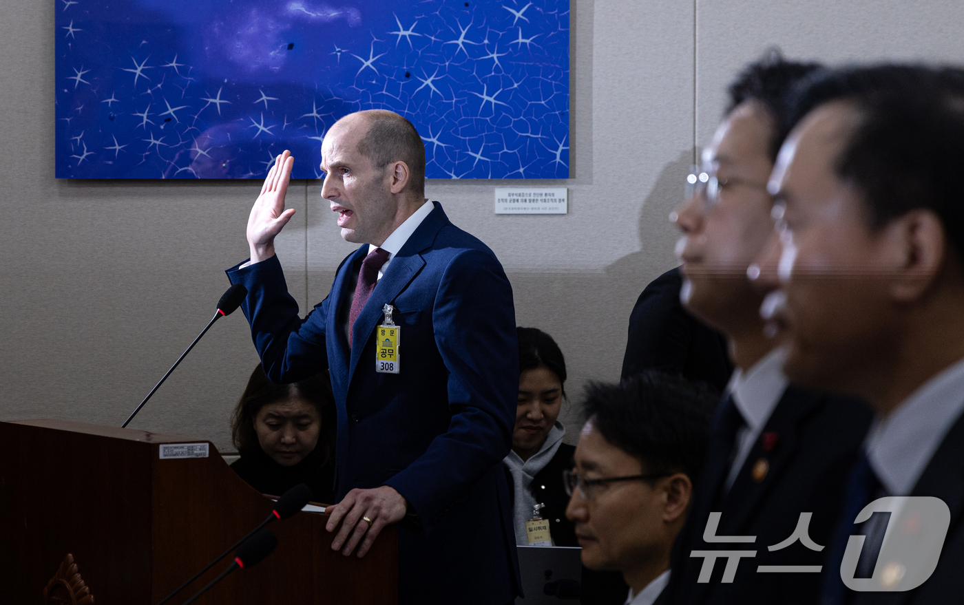 (서울=뉴스1) 이승배 기자 = 해롤드 로저스 쿠팡 대표이사가 30일 서울 여의도 국회에서 열린 제430회국회(임시회) 쿠팡 침해사고 및 개인정보 유출, 불공정 거래, 노동환경 실 …