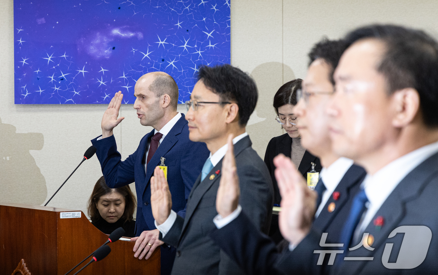 (서울=뉴스1) 이승배 기자 = 해롤드 로저스 쿠팡 대표이사가 30일 서울 여의도 국회에서 열린 제430회국회(임시회) 쿠팡 침해사고 및 개인정보 유출, 불공정 거래, 노동환경 실 …