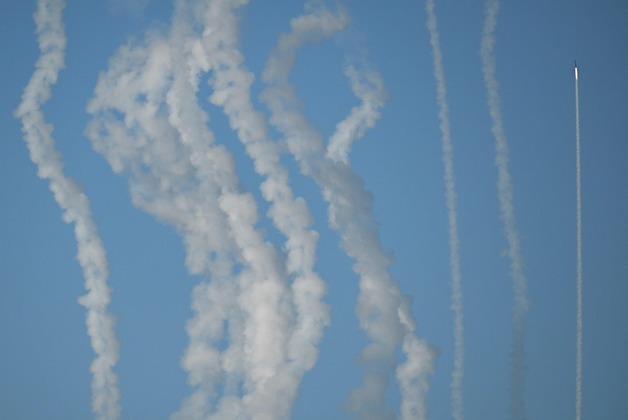 中 이틀째 대만포위훈련…대만 북부해역 장거리로켓 명중"(종합)