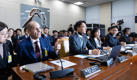 쿠팡 최대 18.9% '이자 장사' 논란…이억원 "적정성 따져보고 있다"