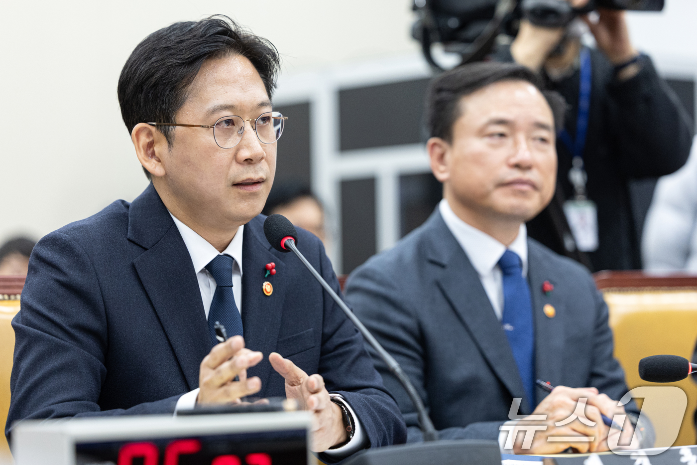 (서울=뉴스1) 이승배 기자 = 배경훈 부총리 겸 과학기술정보통신부 장관이 30일 서울 여의도 국회에서 열린 제430회국회(임시회) 쿠팡 침해사고 및 개인정보 유출, 불공정 거래, …