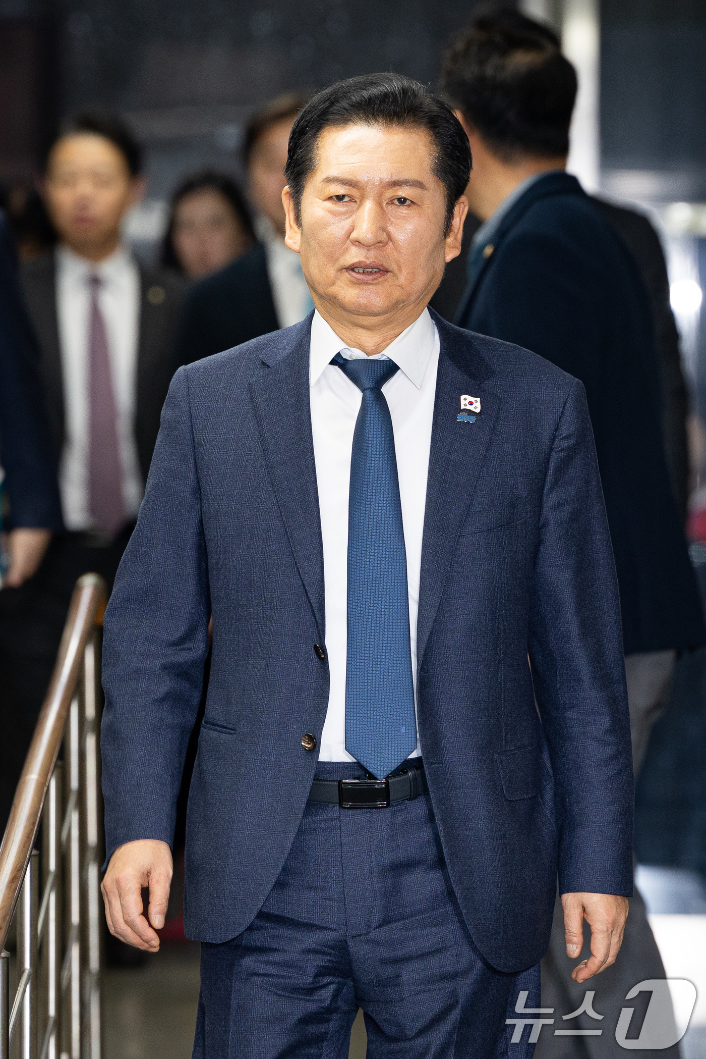 (서울=뉴스1) 유승관 기자 = 정청래 더불어민주당 대표가 30일 서울 여의도 국회에서 열린 비공개 의원총회에 참석하고 있다. 2025.12.30/뉴스1