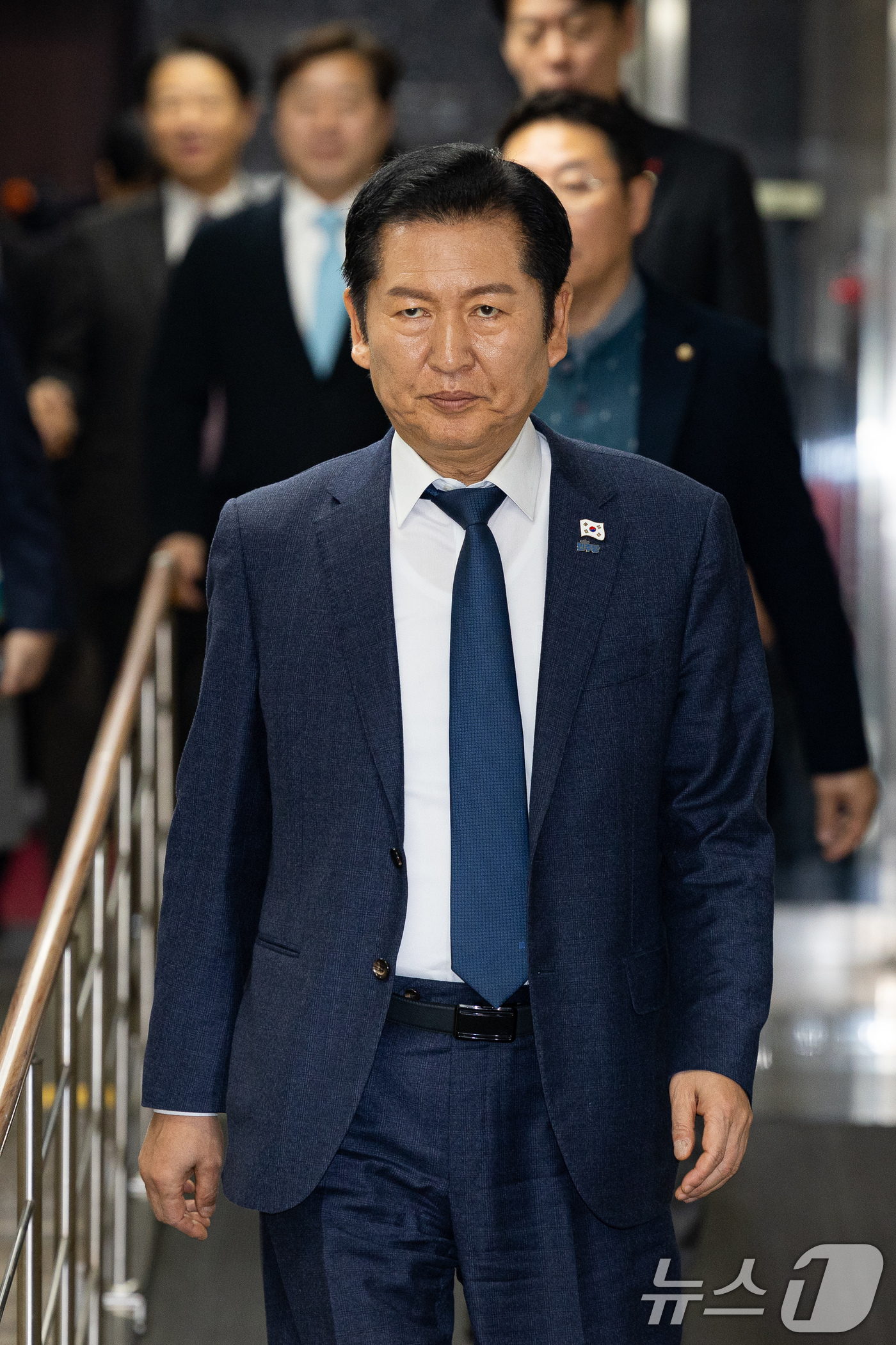 (서울=뉴스1) 유승관 기자 = 정청래 더불어민주당 대표가 30일 서울 여의도 국회에서 열린 비공개 의원총회에 참석하고 있다. 2025.12.30/뉴스1