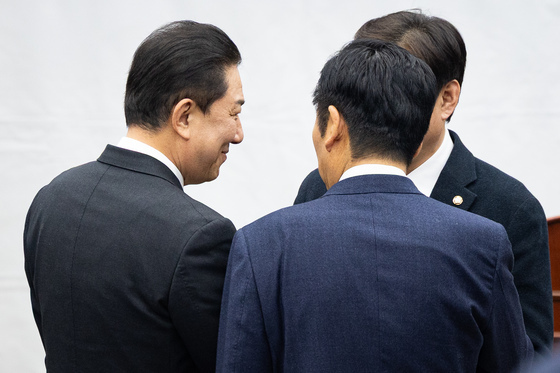 정청래 대표와 대화하는 김병기