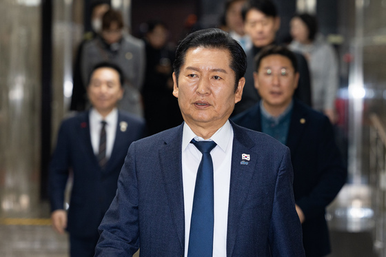 비공개 의총 들어서는 정청래 대표