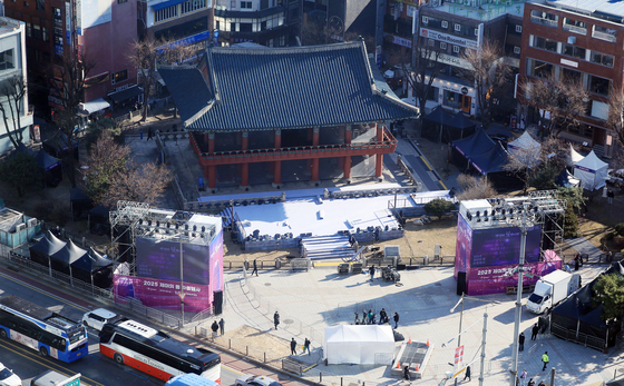 제야의 종 행사 준비하는 보신각