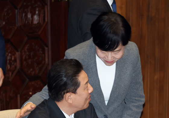 대화 나누는 김병기·전현희