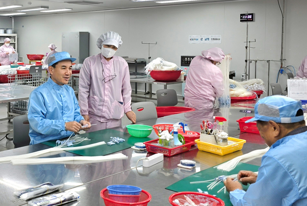 김진태 지사, 원주 의료기기 제조 현장 방문…"첨단의료복합단지 지정 총력"