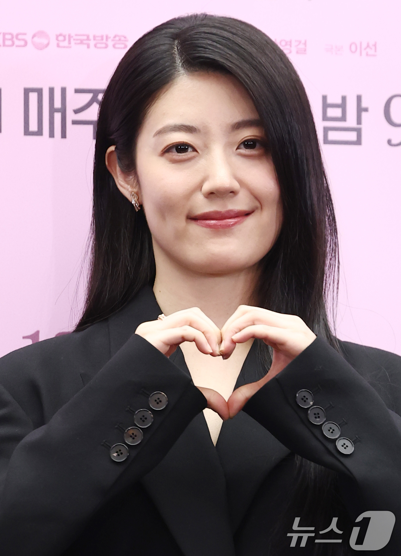 (서울=뉴스1) 권현진 기자 = 배우 남지현이 30일 서울 마포구 스탠포드호텔에서 열린 KBS 토일 미니시리즈 ‘은애하는 도적님아’ 제작발표회에 참석해 포즈를 취하고 있다. 202 …