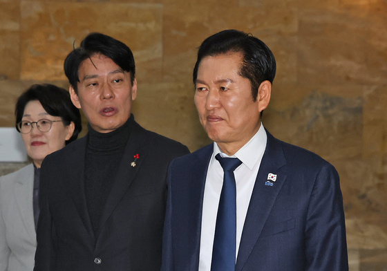 본회의 마치고 이동하는 정청래 민주당 대표