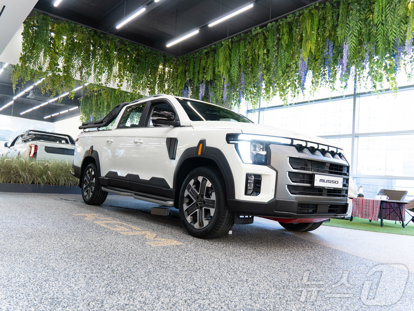 (서울=뉴스1) = KG 모빌리티가 지난 29일부터 30일까지 익스피리언스 센터 일산에서 미디어 프리뷰를 열고 신형 픽업 ‘무쏘(MUSSO)’를 최초로 공개했다고 31일 밝혔다. …