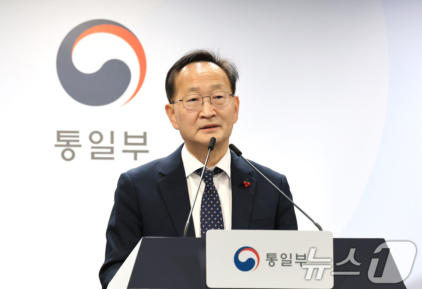 (서울=뉴스1) 임세영 기자 = 김남중 통일부 차관이 30일 서울 종로구 정부서울청사에서 열린 브리핑에서 "2026년부터 북한이탈주민에 대한 인식개선과 사회통합 강화 차원에서 북향 …