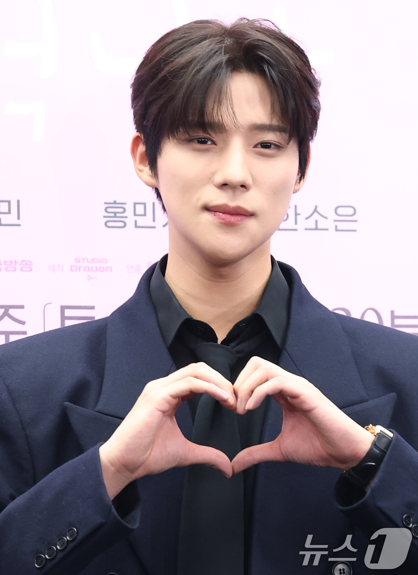 (서울=뉴스1) 권현진 기자 = 배우 문상민이 30일 서울 마포구 스탠포드호텔에서 열린 KBS 2TV 새 토일 미니시리즈 ‘은애하는 도적님아 제작발표회에 참석해 포즈를 취하고 있다 …