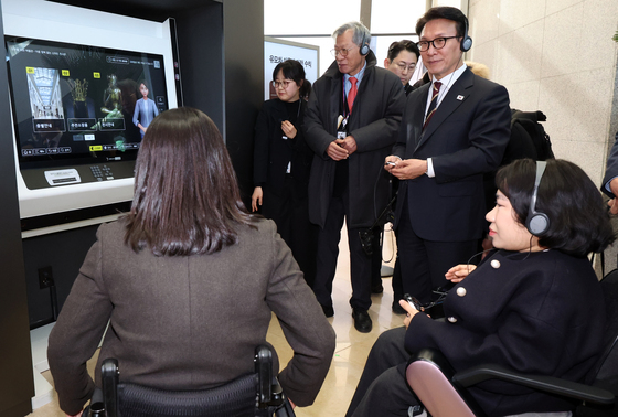 김민석 총리, 국립중앙박물관서 배리어프리 키오스크 점검