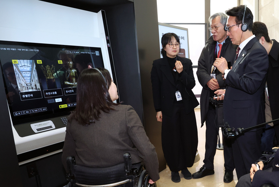 김민석 총리, 배리어프리 환경 구축 현장 찾아