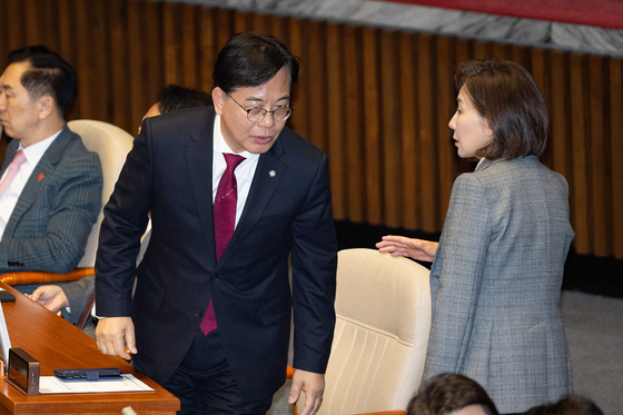 대화 나누는 송언석·나경원