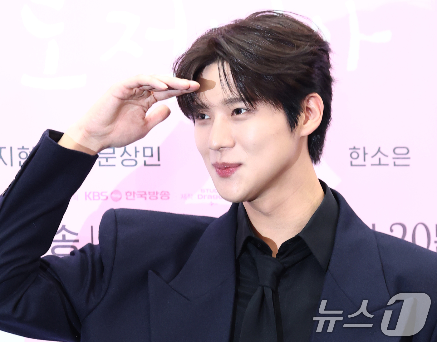 (서울=뉴스1) 권현진 기자 = 배우 문상민이 30일 서울 마포구 스탠포드호텔에서 열린 KBS 2TV 새 토일 미니시리즈 ‘은애하는 도적님아 제작발표회에 참석해 포즈를 취하고 있다 …