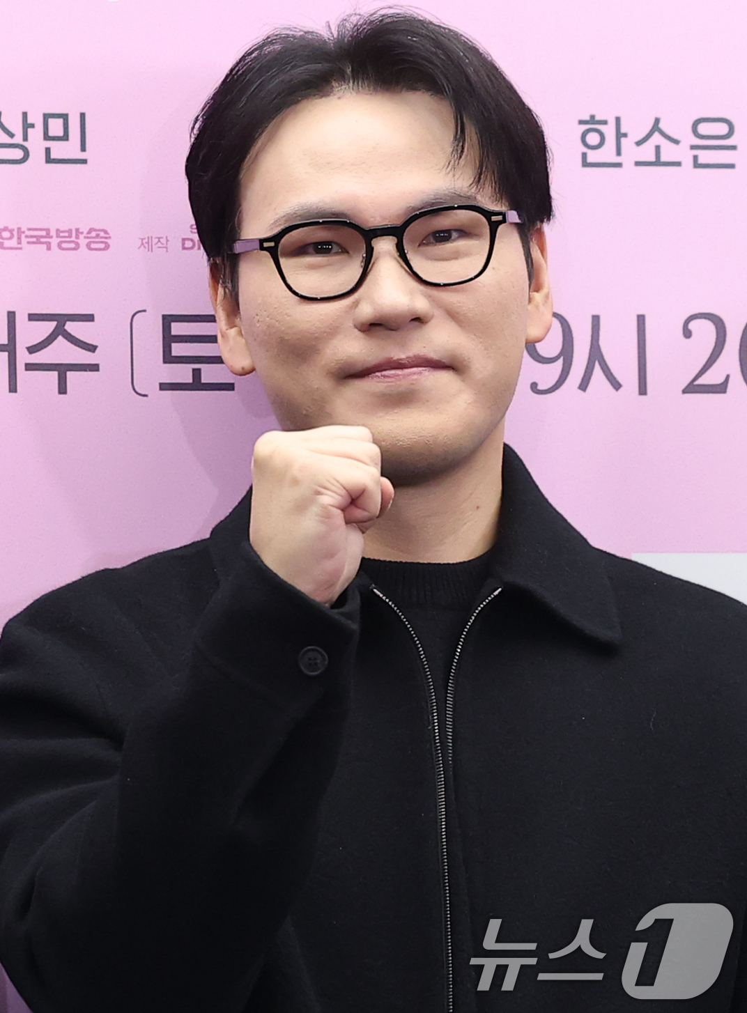 (서울=뉴스1) 권현진 기자 = 함영걸 PD가 30일 서울 마포구 스탠포드호텔에서 열린 KBS 2TV 새 토일 미니시리즈 ‘은애하는 도적님아 제작발표회에 참석해 포즈를 취하고 있다 …