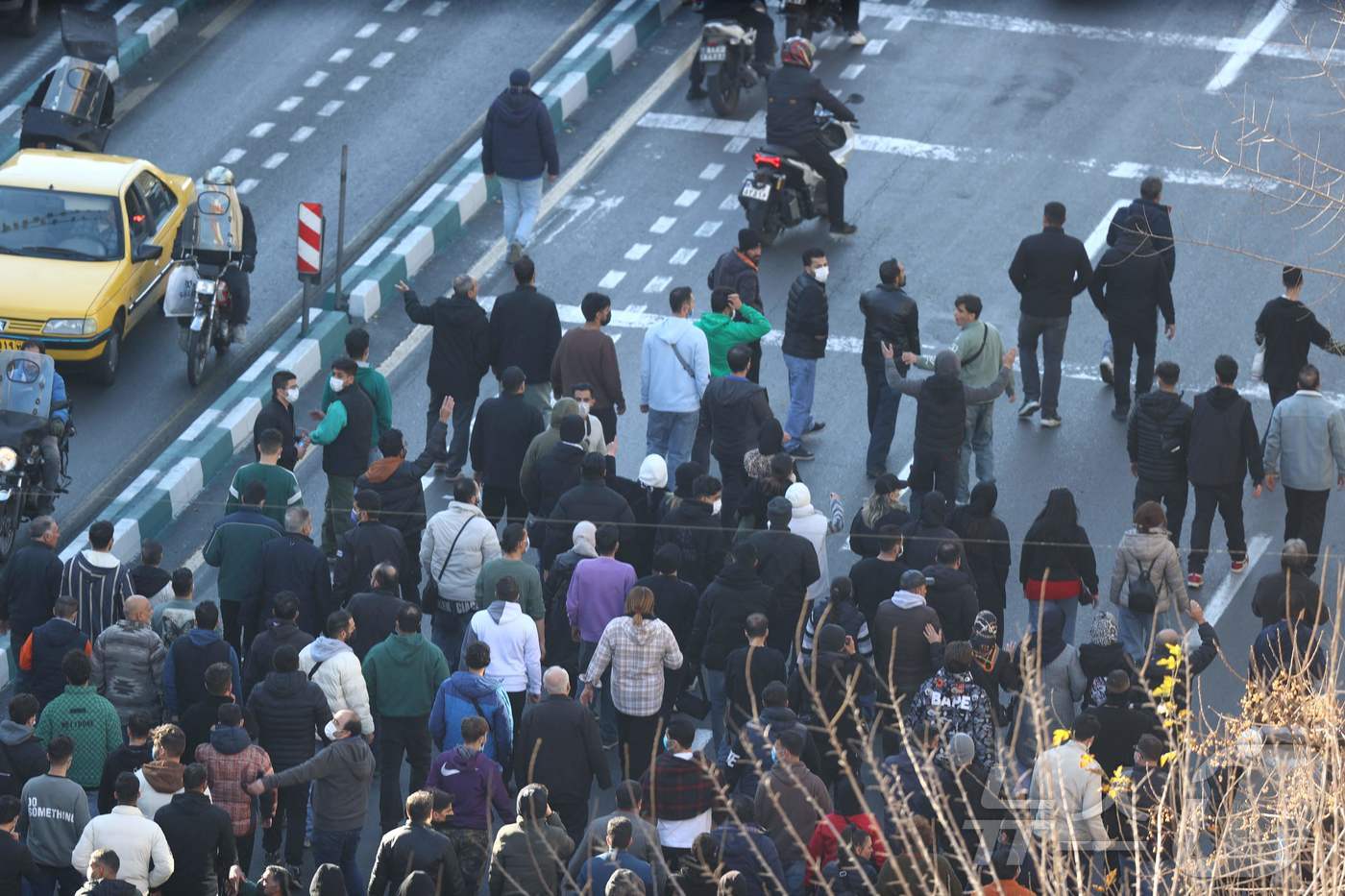 (테헤란 AFP=뉴스1) 강민경 기자 = 이란 수도 테헤란에서 29일 상인들을 중심으로 반정부 시위가 벌어졌다. 2025.12.29ⓒ AFP=뉴스1