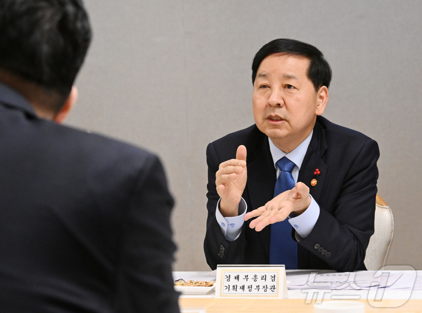 (서울=뉴스1) = 구윤철 부총리 겸 기획재정부 장관이 30일 오후 서울 종로구 정부서울청사에서 열린 경제인문사회연구회 간담회에서 모두발언을 하고 있다. (기획재정부 제공. 재판매 …