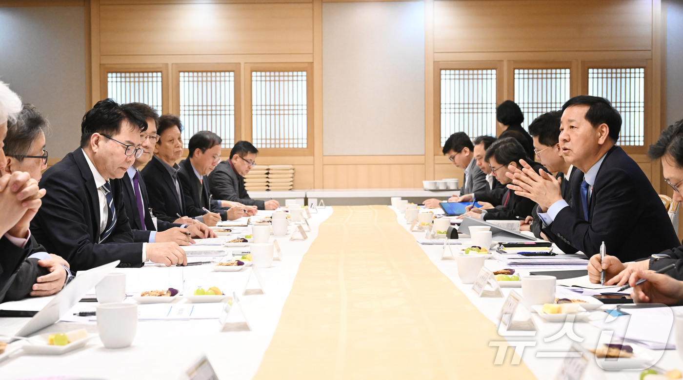 (서울=뉴스1) = 구윤철 부총리 겸 기획재정부 장관이 30일 오후 서울 종로구 정부서울청사에서 열린 경제인문사회연구회 간담회에서 모두발언을 하고 있다. (기획재정부 제공. 재판매 …