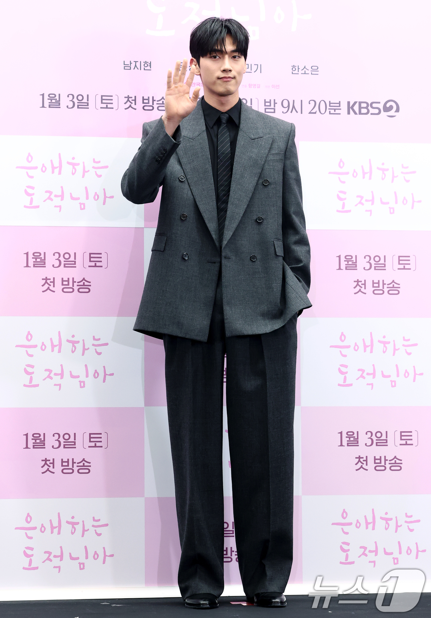 (서울=뉴스1) 권현진 기자 = 배우 홍민기가 30일 서울 마포구 스탠포드호텔에서 열린 KBS 2TV 새 토일 미니시리즈 ‘은애하는 도적님아 제작발표회에 참석해 포즈를 취하고 있다 …