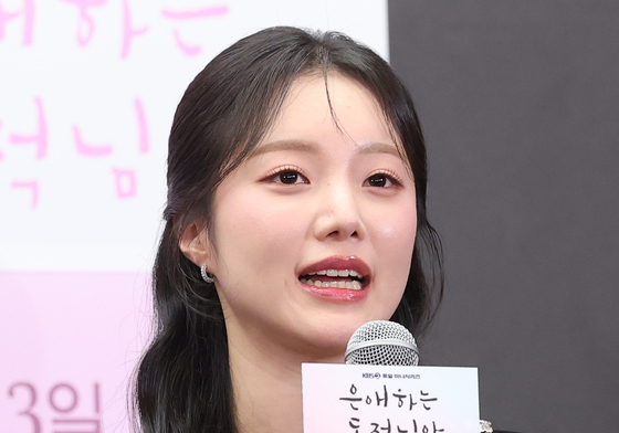 인사말 하는 한소은