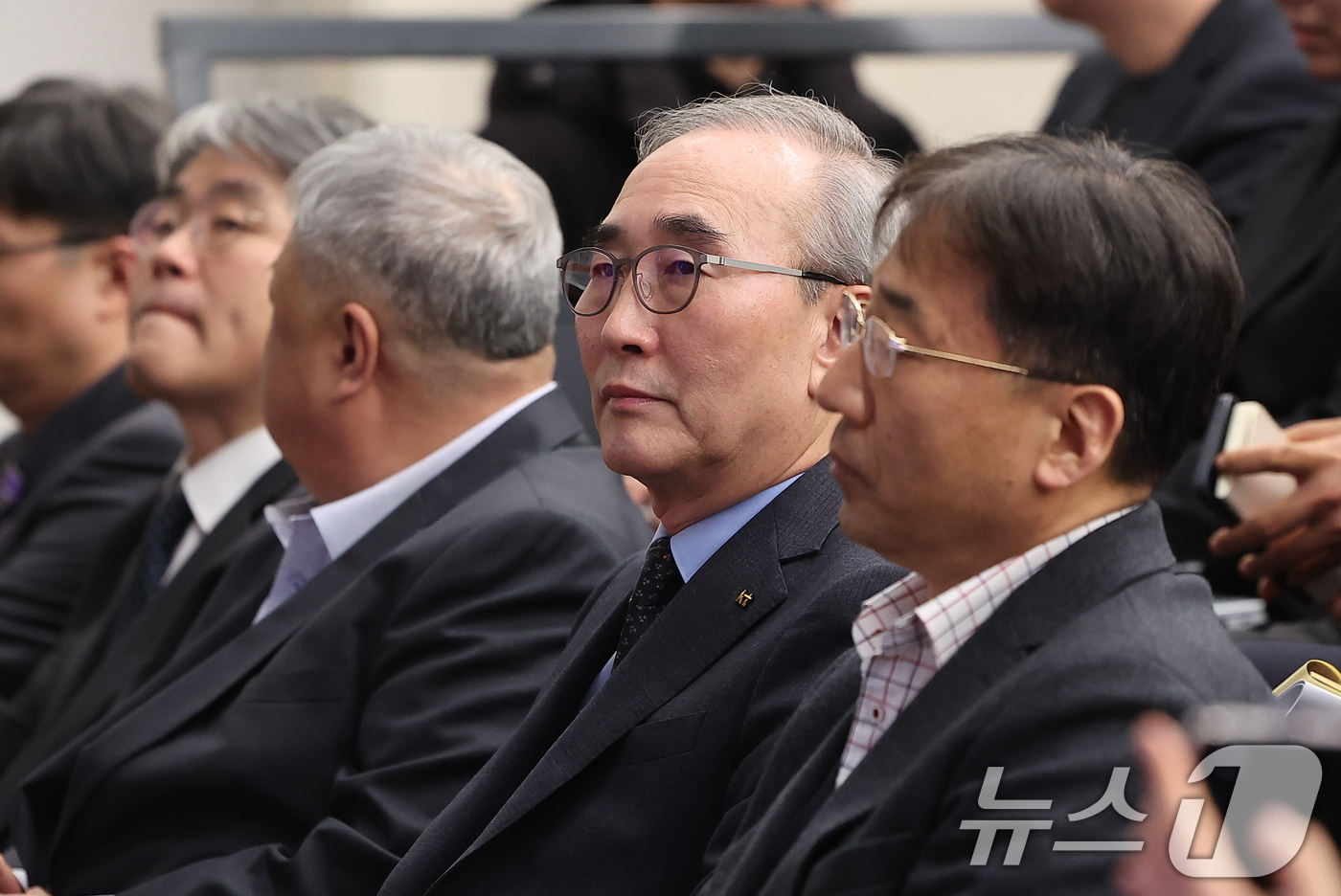 (서울=뉴스1) 김진환 기자 = 김영섭 KT 대표가 30일 오후 서울 종로구 KT광화문빌딩에서 열린 정보보안 혁신방안 기자브리핑에 참석해 자리하고 있다. 2025.12.30/뉴스1 …