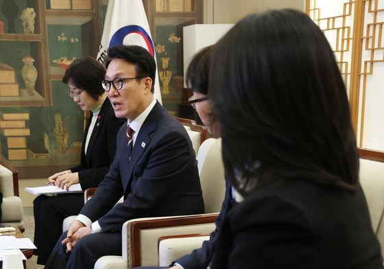 배리어프리 키오스크 간담회에서 발언하는 김민석 총리