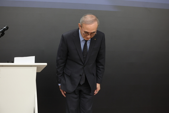 침해사고 사과하는 김영섭 KT 대표