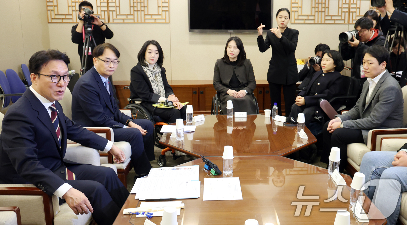 (서울=뉴스1) 김명섭 기자 = 김민석 국무총리가 30일 서울 용산구 국립중앙박물관에서 열린 배리어프리 키오스크 현장간담회에서 모두 발언을 하고 있다. 2025.12.30/뉴스1